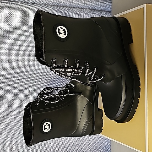 NEW Michael Kors Montaigne Rainboot Black Size 8M - Picture 7 of 8